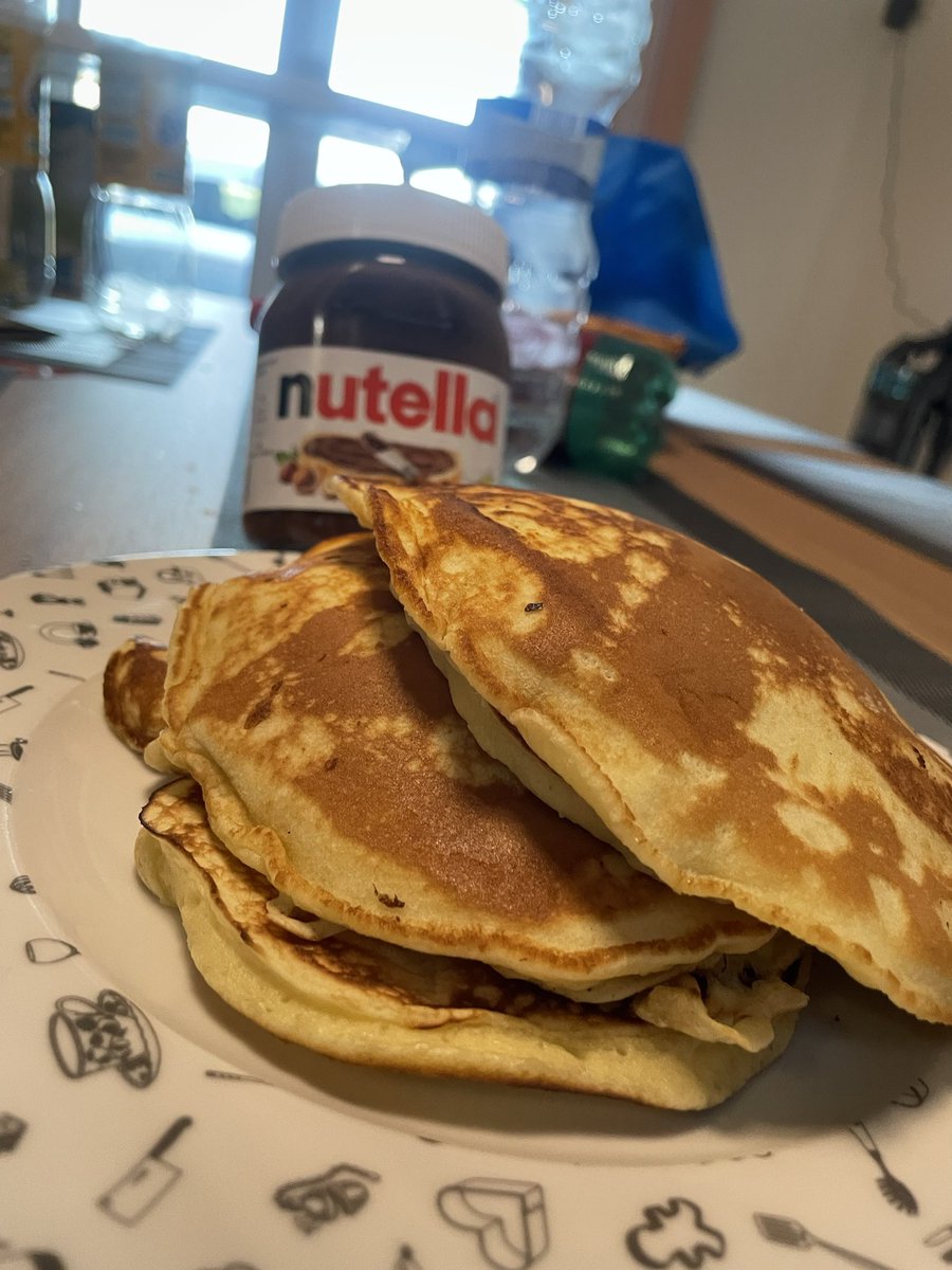 RedsAndev's tweet photo. #nuttella ❤️ #pancakes https://t.co/4neyiIJdMb