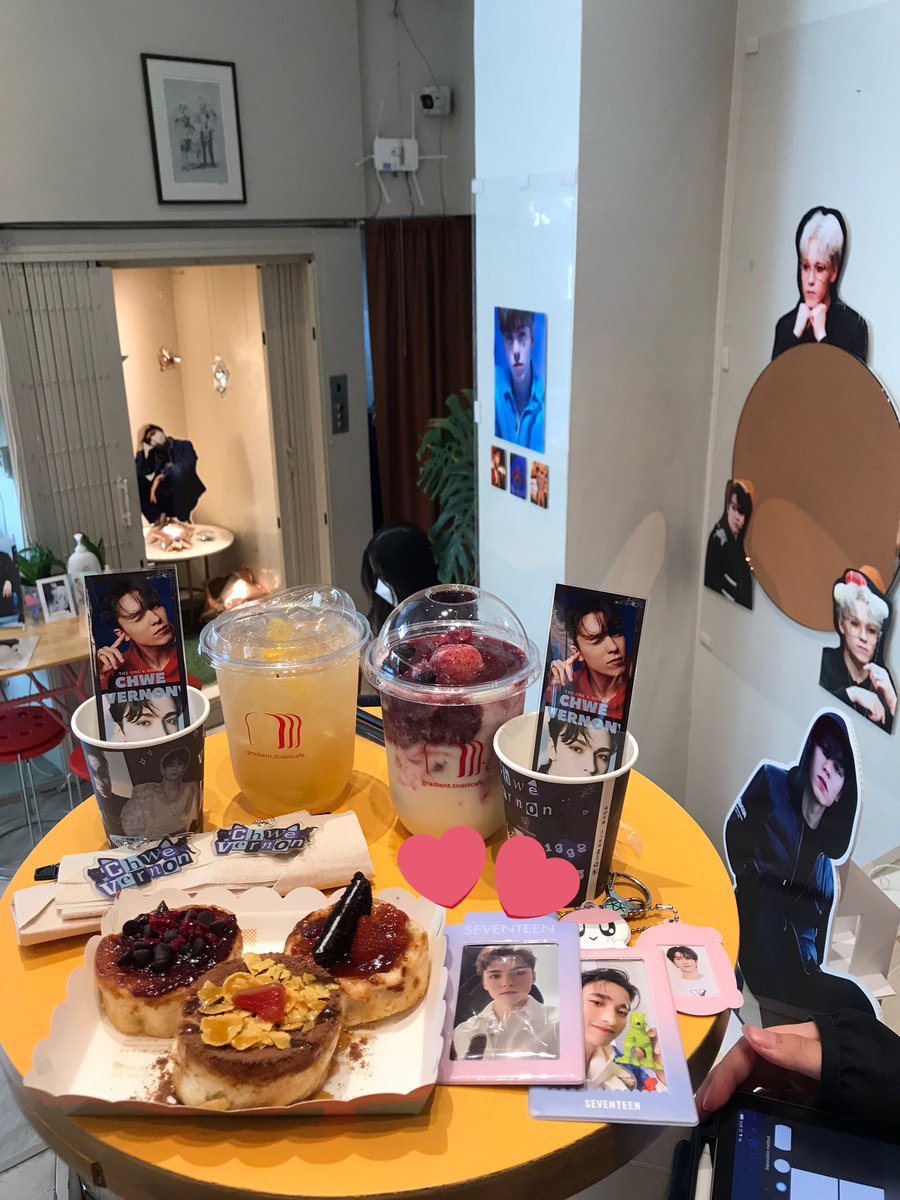 jeonNgyuhong's tweet photo. เฟ่น่ารัก กอว.จากแม่งานจุกๆ เลยค่ะ 🙇🏻‍♀️🙇🏻‍♀️🫶🏻🫶🏻
🐻‍❄️🐈‍⬛🖤🖤 #TheVernOnlyOne https://t.co/LDoxHJRnOl