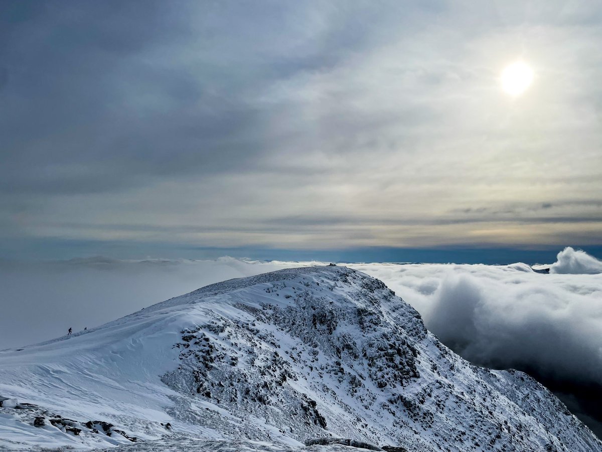 GetActiveRunnin's tweet photo. North West Scotland 🏴󠁧󠁢󠁳󠁣󠁴󠁿 producing the goods yesterday! Nice to see some fresh snow, it’s been long overdue.🤞 for a lot more before the end of this winter! ⁣
⁣
#TomorrowIsYours #SalomonRunning #AdventureStartsHere #Suunto #SeeBetter #SunGod #TekoSocks #DiscoverGinger #ActiveRoot https://t.co/1i1xjrtf6U