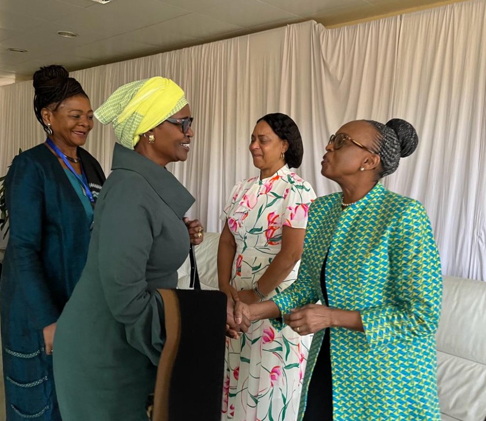 MoetiTshidi's tweet photo. Honoured to have time w/ #AfricanFirstLadies & partners ahead of #OAFLADGA, where we've come together to intensify advocacy to tackle preventable causes of death among women in #Africa & strengthen our call to keep girls in schoolโ the best guarantee of their health & wellbeing. https://t.co/z0kmsaC5u3