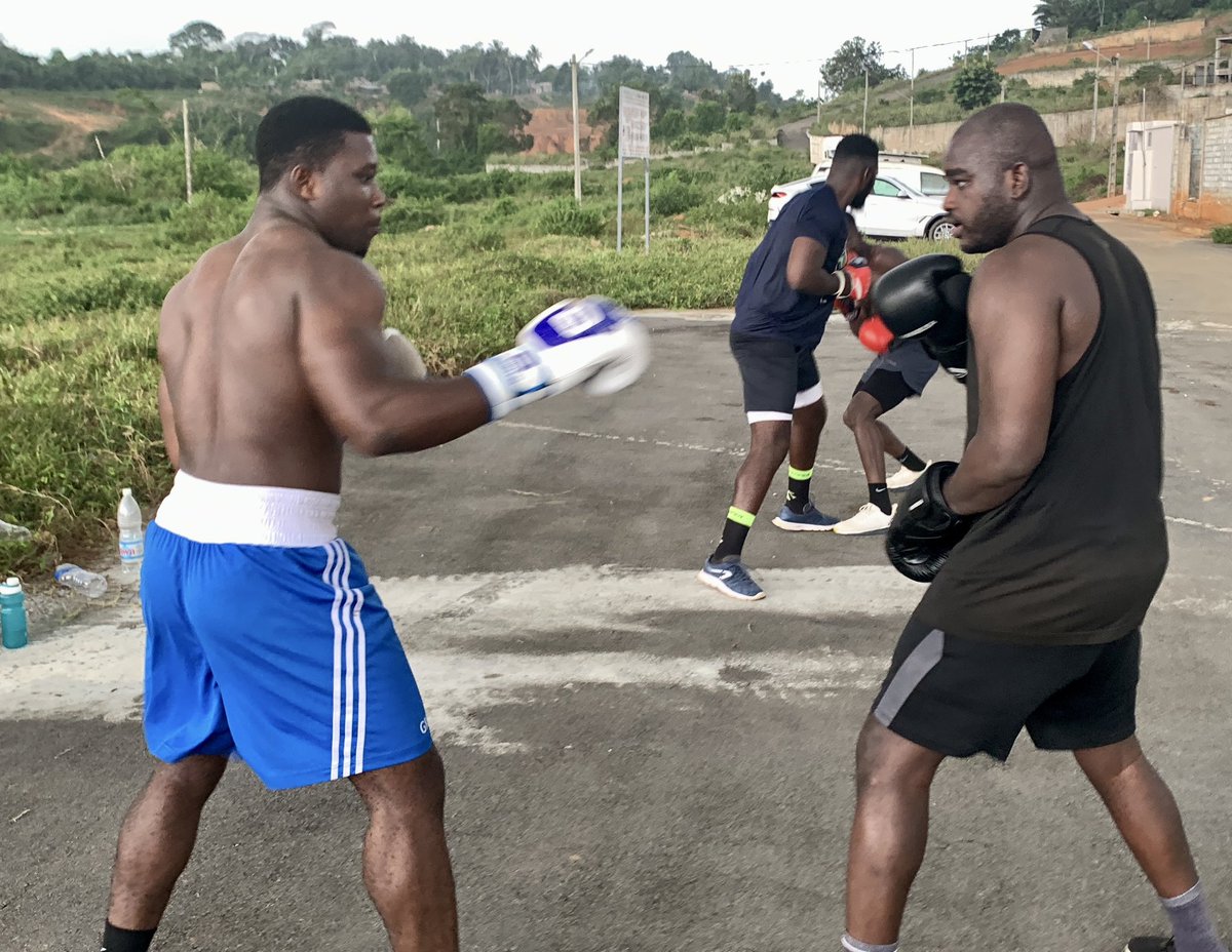 Lebouathguy's tweet image. 👇🏾👇🏾👇🏾👇🏾👇🏾
Intéressés par les cours de
Fitness/Boxe anglaise/
Boxe thaïlandaise/Kick boxing ? 
contactez nous au +225 07 47 06 19 11
BERSERKER GYM réveille le guerrier en toi
#nakmuay #shadowboxing #ongbak #highkick #lowkick 
#thaiboxing #boxingtraining #muaythai  #bingerville