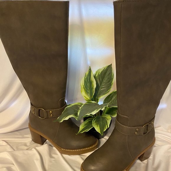 SynShadow6661's tweet photo. So good I had to share! Check out all the items I'm loving on @Poshmarkapp #poshmark #fashion #style #shopmycloset #evansuk #warnerbros #rubybloom: https://t.co/Pn8lt17aNc https://t.co/HVv1zdh5yS