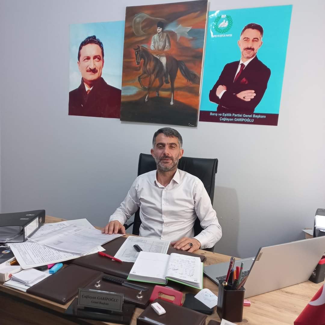 CaglyanGaripogl's tweet image. #HulkiCevizoğlu,nu
#Edebe Davet Ediyoruz.
#Onursal Genel Başkanımız Rahmetli Sayın  #M.Bülent Ecevit,e
1999, da deprem bölgesine gitmedi,Hükümet bir hafta geç müdahale etti sözlerini ,Şiddetle kınıyorum.