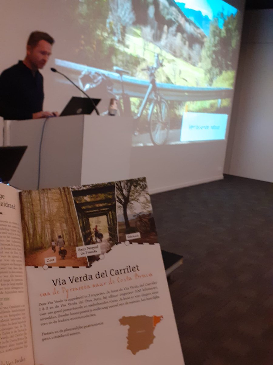 GreenwaysEurope's tweet photo. 📣 #Greenways #víasverdes #voiesvertes #ecopistas  in the Fiets en Wandelbeurs in #Ghent this weekend!🚶‍♀️🚴🚵 
Great offert for cycling &amp;walking! Explained by people that really know &amp; love greenways!It's worth to visit 👌
Enjoy #greenways! @viasverdes_ffe @viesverdesgi  #vennbahn https://t.co/4zJMLCjaX2