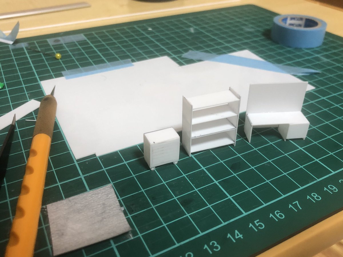 64Remake's tweet photo. #ミニカーカスタム
 #ミニカー改造
 #自作ガレージ制作中
 
ガレージの小物追加で制作してみました😁
キャビネット工具・棚・作業台を1から作って
色塗りしてそれっぽくなったかな？？w https://t.co/lDrbn7w8xH