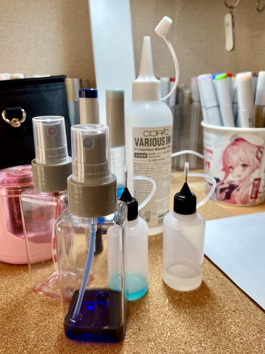 「コピックで背景をムラなく均一に塗るのはとっても難易度が高いのですが…今回は試しに」|おかめのイラスト