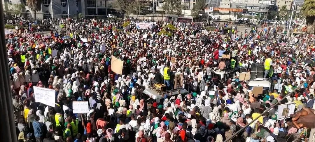 Mohamme15748622's tweet photo. #መሪዎቻችን_ዑለማኦቻችን_ናቸው!!
#መጅሊስ_የሙስሊሞች_እንጂ_የወሃቢያዎች_ተቋም_አይደለም!!
#እስልምና_እና_ወሃቢይነት_የተለያዩ_ሁለት_ሀይማኖቶች_ናቸው!!
#በወሃቢያ_አንመራም!! 
#ወሎ
#ወሃቢያዊው_ህገወጡ_የብልግናው_መጅሊስ_ሙስሊሞችን_አይወክልም https://t.co/OiVWSFGpQV