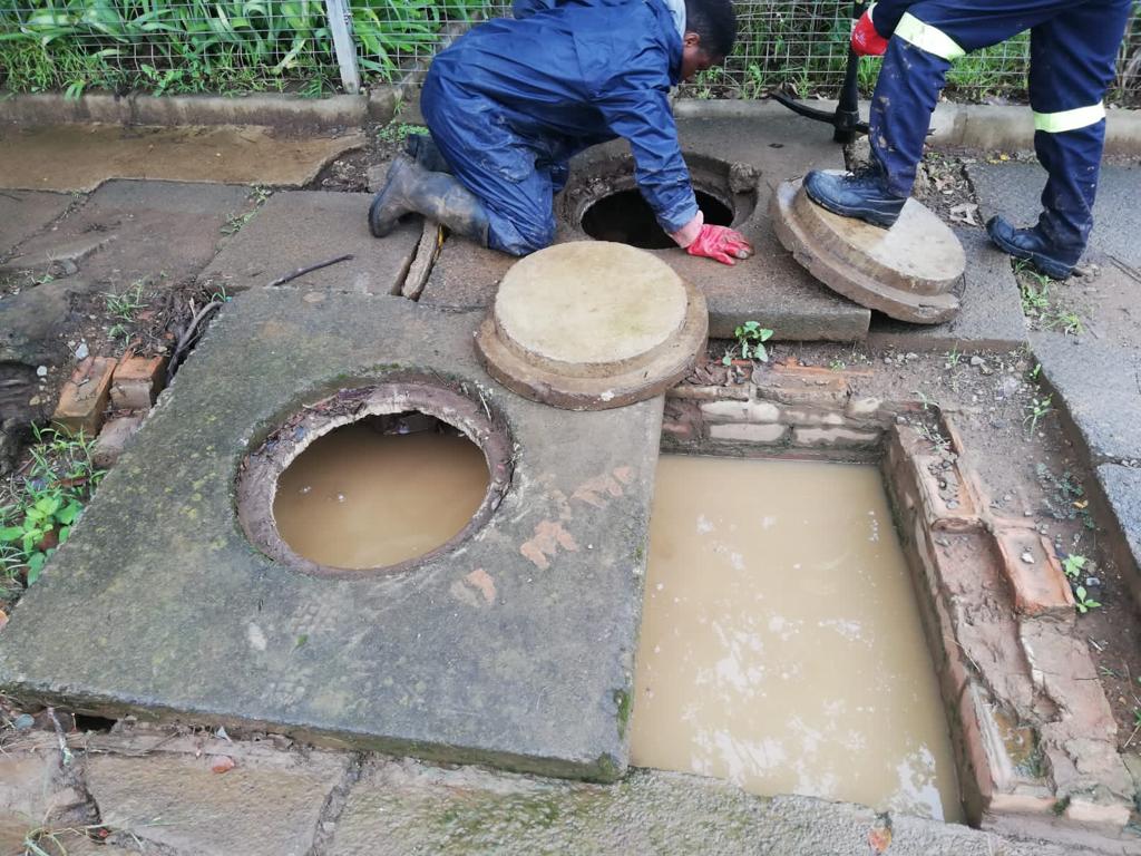MayorPappas's tweet photo. Working in the Howick CBD today. Some of these drains have been left for years without servicing. 

Water destroys our roads. Before we can get the roads right we must look at the storm water systems. https://t.co/MYmQkH2jkF