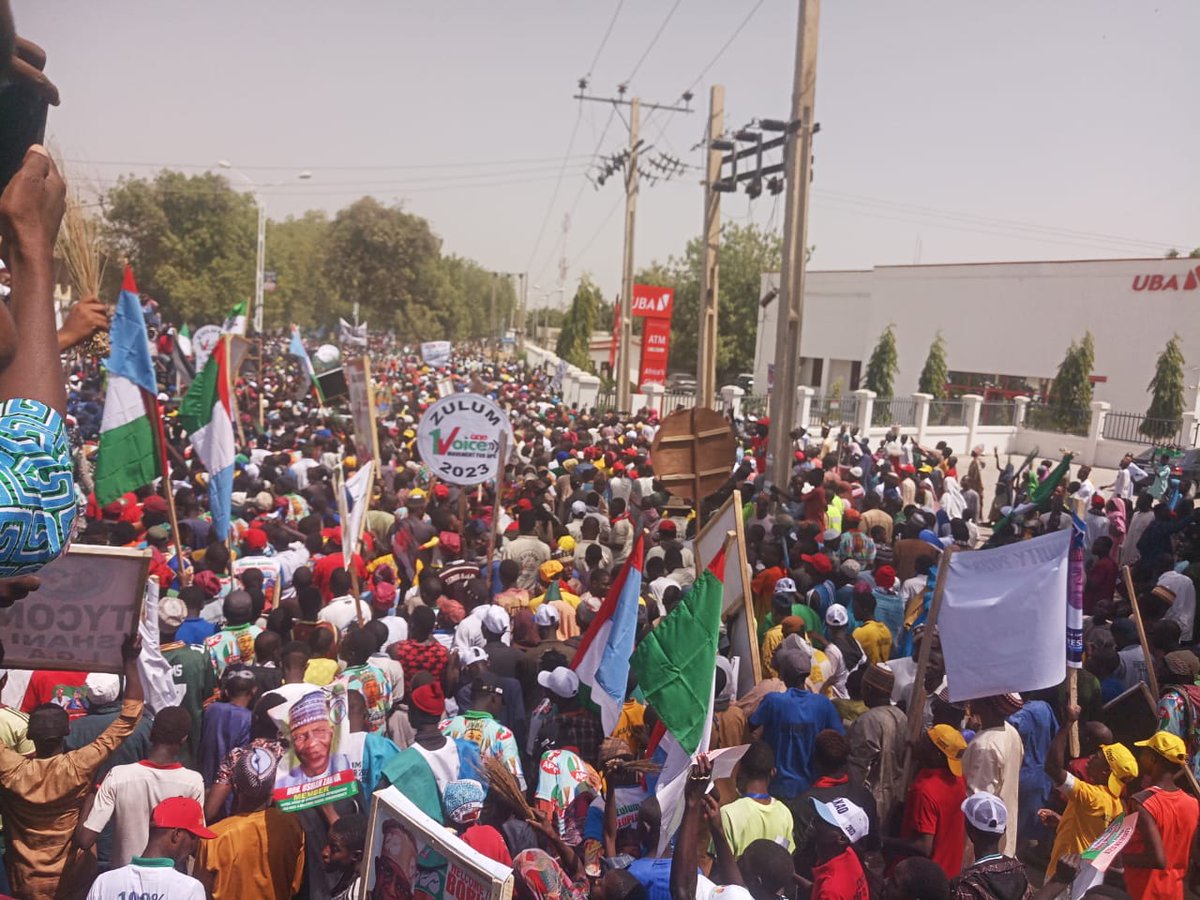 HaleeAbatcha's tweet photo. #TinubuInBorno
#OnSecurity
The Jagaban! APC Presidential Candidate said "My dear Borno people, u've faced difficulties & have seen so many challenges. D long decade insurgency have u displayed, homeless & Jobless"
"I'm here, Jagaban is here, u'll smile again"
#RenewedHope2023 https://t.co/M7sSQMhYQq