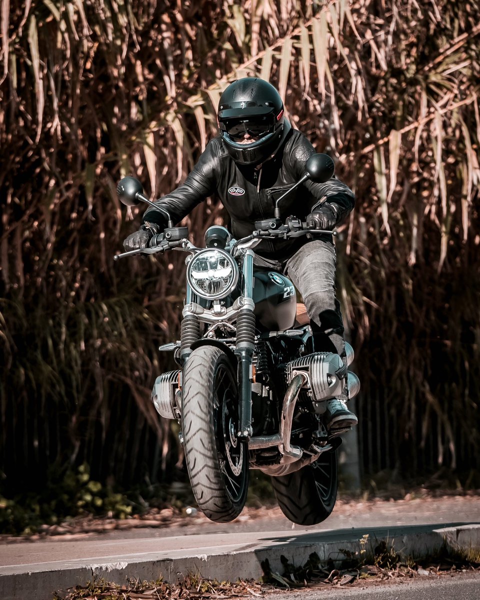 aprovich's tweet photo. BMW NineT 🏁🤟🏁
-
🧥👖: @clover_motorbikegarments 
⛑️: @veldthelmet 
🥽: @ariete_official 
👞: @stylmartin_official 
🧢: @larutadelnabab 
-
@bmwmotorrad 
@bmwmotorraditalia 
@bmwmotorradroma 
-
Photo by @vd__photo 
#bmwmotorrad #bmwmotorcycle #bmwmotorraditalia #bmwninet https://t.co/2iox0sIo1p