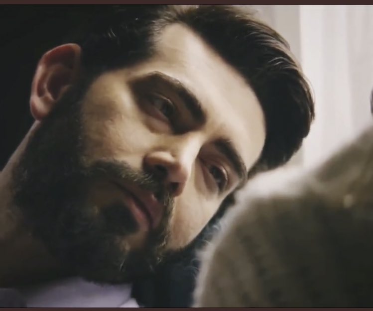 thethva's tweet photo. #DilBar neymiş efendim yüzüne her bakdığında nefret etdiyi kadınla evlenmişmiş🤤he paşam he nefretdendir böyle bakman #KanÇiçekleri https://t.co/69YFyZLjWL