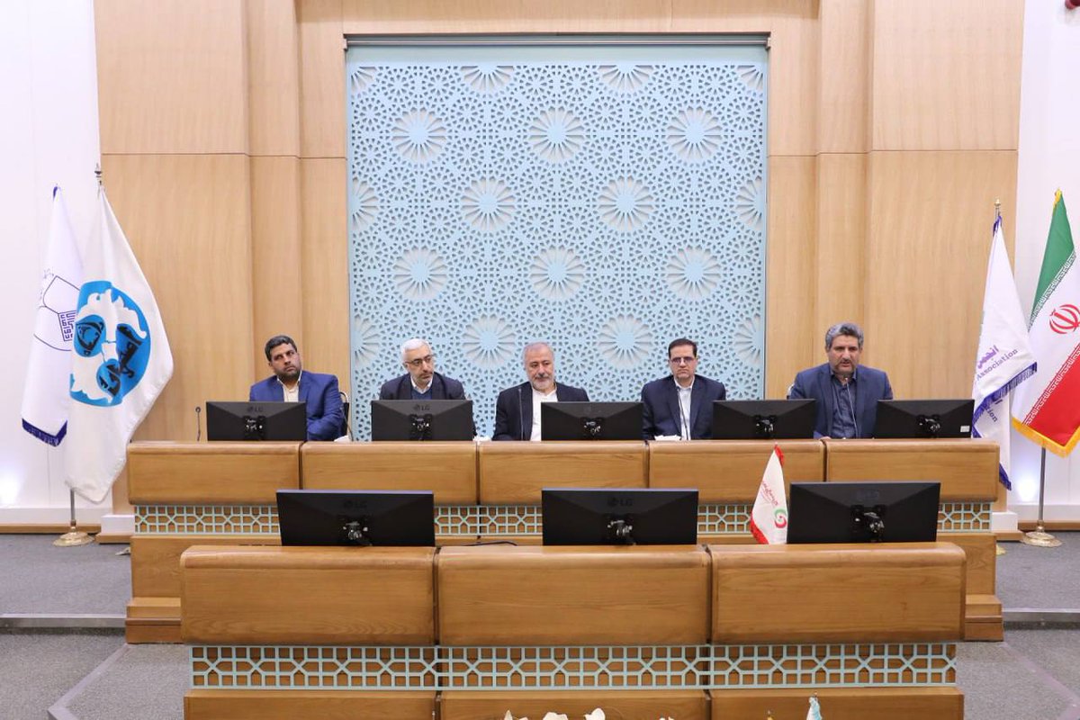PRSEOIR's tweet photo. چهارمین همایش سالانه انجمن مالی ایران، صبح امروز، یکشنبه ۳۰ بهمن ماه با حضور مجید عشقی، رئیس سازمان بورس و اوراق بهادار و شماری از صاحب‌نظران، پژوهشگران و مجریان نظام مالی و ساختار اقتصادی کشور در دانشگاه اصفهان آغاز به کار کرد. https://t.co/Pdy0mZirM2