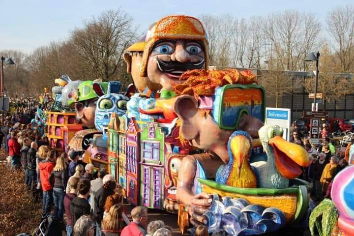 Carnavalszondag de dag voor de kinderen met kindercarnaval en vele optochten.
Bij het carnavals ontbijt, onderweg of gewoon thuis luister naar Carnaval radio via radioschuimkoppen.nl 

#carnaval #fijnfisjenie #Carnaval2023