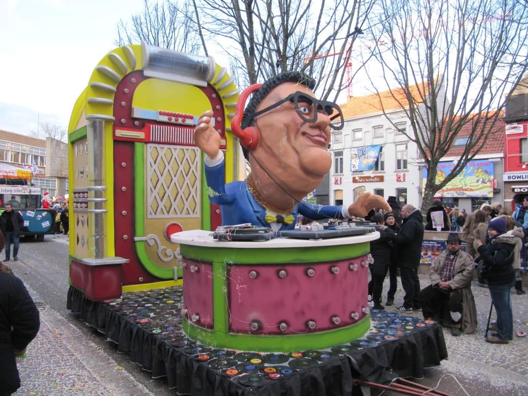 Carnaval Jukebox!
Wil je favoriete carnavalskraker horen op jouw Carnavalszender?
Dat kan vraag hem aan in de Carnaval Jukebox!
Via onze website: radioschuimkoppen.nl 

#carnaval #carnaval2023 #fijnfisjenie