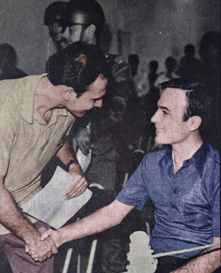 "bu zalim günler geçecek
düşmanlar ağu içecek
bundan sonra yeryüzünde
çiçekler ulaş açacak"

51 yıl önce bugün Arnavutköy'de devlet tarafından katledilen #UlaşBardakçı'yı saygıyla anıyoruz.