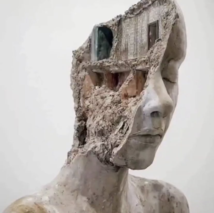 İnsan toprak alma derdinde, toprak insan alma derdinde.. Ne toprağın gözü doydu, ne insanın..