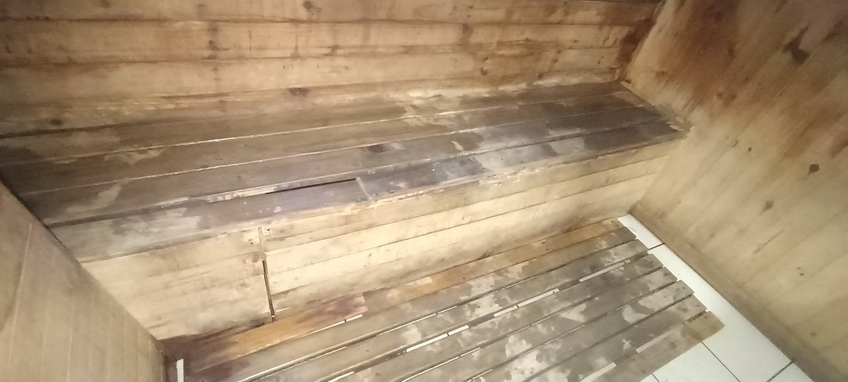 BarryKaganSA's tweet photo. @PlanetFitnessZA Sauna at Wanderers. 🤮🤢DISGUSTING, NAUSEATING, UNSAFE, LITERALLY BROKEN!! 😡 Fire hazard, illegal condition, only 1 working element, broken and split wood everywhere, no thermo, IGNORED by management and customer "care". Utter DISGRACE, moving to @virginactiveSA https://t.co/VQb9C164q5