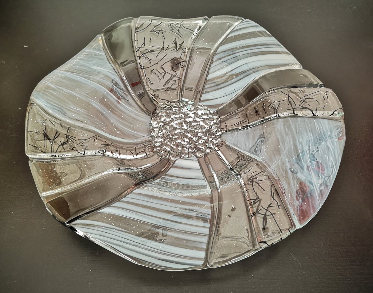 This bowl in cool icy colours is now available in my #Etsy shop, a lovely #giftidea for #Mothersday

etsy.com/listing/124219…

#UKGiftAM #UKGiftHour #CraftBizParty #womaninbizhour #sundayvibes #handmade