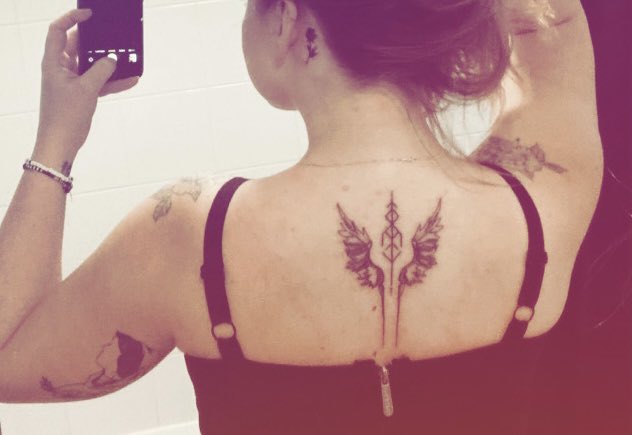 Odin’s war squad. ✌️ Valkyrie wings with a mix of elder and younger runes to represent female warriors. 

Rune meanings: goddess, life energy, protection, victory and strength.