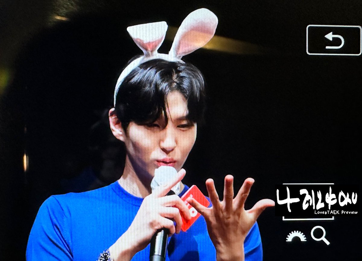 LoveaTAEK's tweet photo. 230219 팬사인회 프리뷰
#빅스 #VIXX #레오 #LEO #정택운 #택운 #Gonna_Be_Alright #시즌그리팅 #Memory_Book
손 너무 예쁘다구❣️ 레레옥수 고유명사인데!!🥰
@JUNGTW_LEO https://t.co/t5XmsFdST4