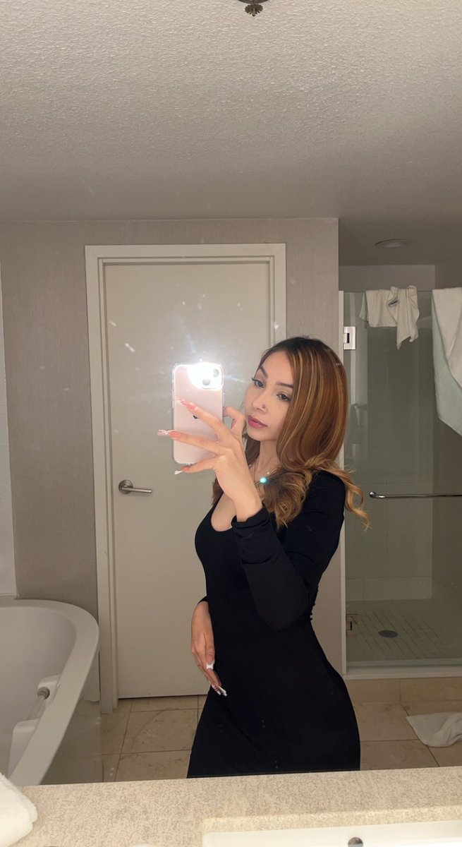 alyssa_sie's tweet photo. all dressed in black💌 https://t.co/7yrRj76MCH