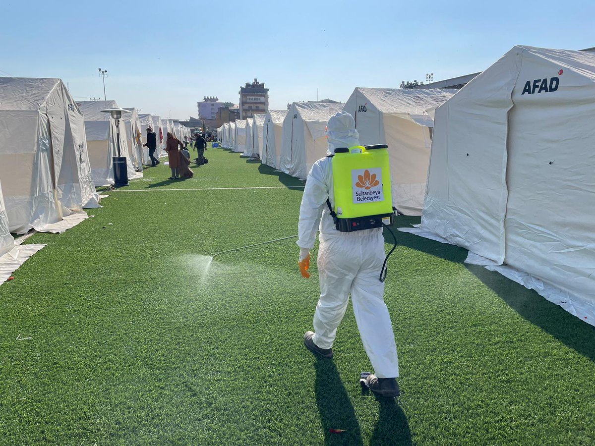 Keskin_Huseyin's tweet photo. Deprem bölgesinde, salgın hastalıklara karşı ilaçlama ve dezenfeksiyon çalışmalarımızı sürdürüyoruz.

Kardeşlerimize umut olmak için özveriyle çalışan tüm ekiplere Rabbimden kolaylıklar diliyorum. https://t.co/fKNk2EYDJE