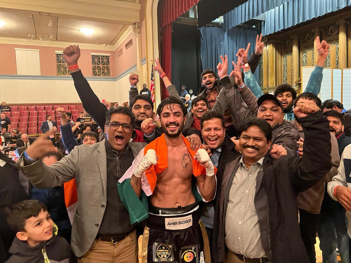 ahirboxer's tweet photo. One more time made history for India, first ever professional boxer won in New England Region, Massachusetts, USA in professional boxing world ranking fights.Thanks all Indian people for love and support.
#JaiHind #JaiBharat @IndianEmbassyUS @ianuragthakur @Sports_NDTV @PMOIndia https://t.co/4ThonLfVC5