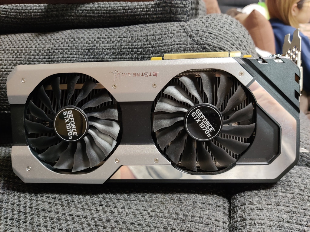 Palit_Japan's tweet image. GeForce GTX 1070 JetStream……あれ、こんなデザインでしたっけ……←すっかり忘れちゃった人   @uedax2019

#PalitGeforce #Palit #GTX1070 #JetStream
