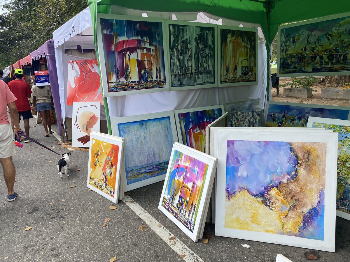 JulieChungUSA's tweet photo. Martha &amp; I enjoyed all the talented Sri Lankan artwork at Kala Pola today https://t.co/OJQDSfipFS