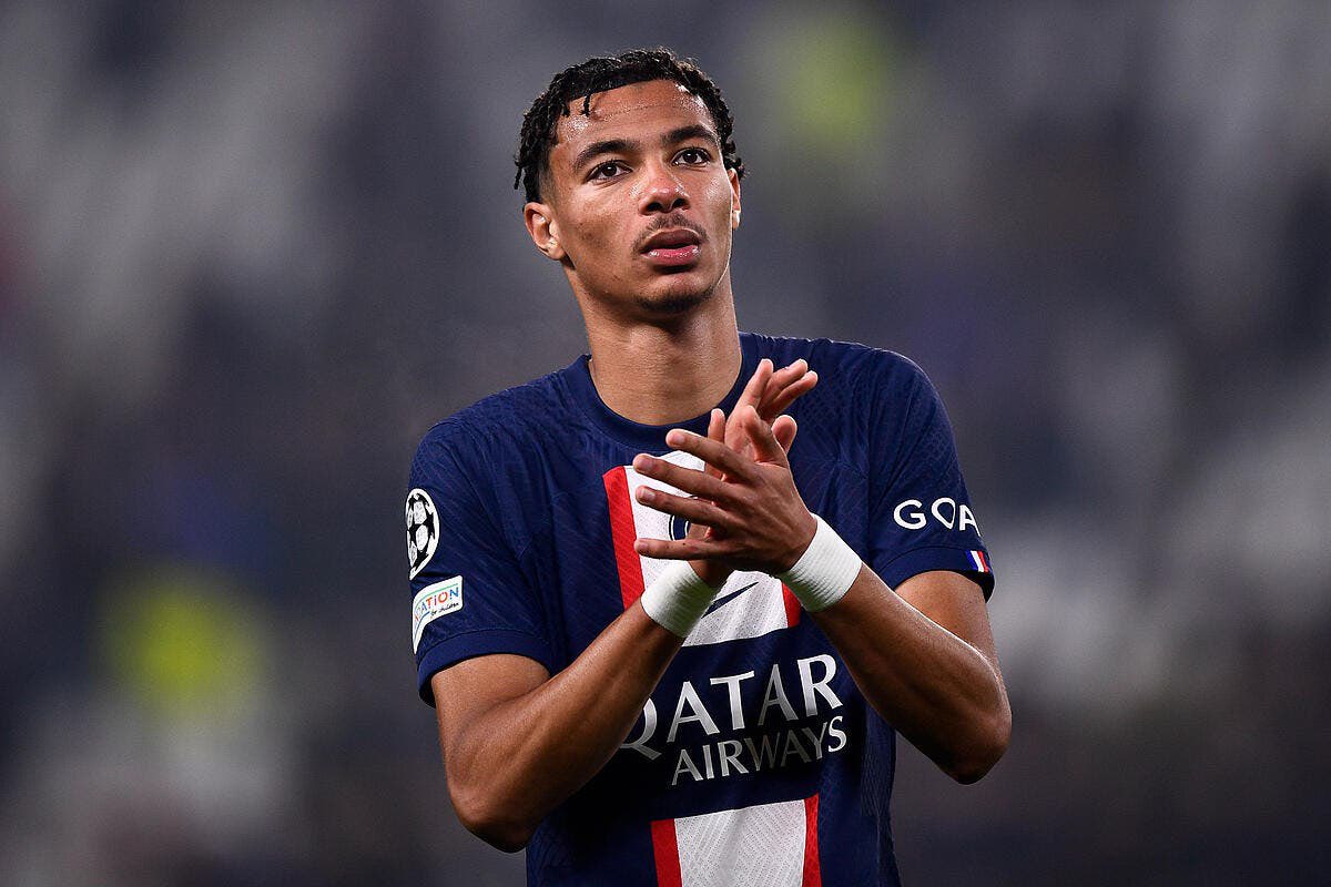 VibesFoot's tweet photo. 🔴 Hugo Ekitike n'est pas très apprécié au sein du vestiaire parisien. 

On lui reproche notamment le fait d'avoir la "grosse tête". 🍈

🗞 @le_Parisien https://t.co/Jpipsn1M3h