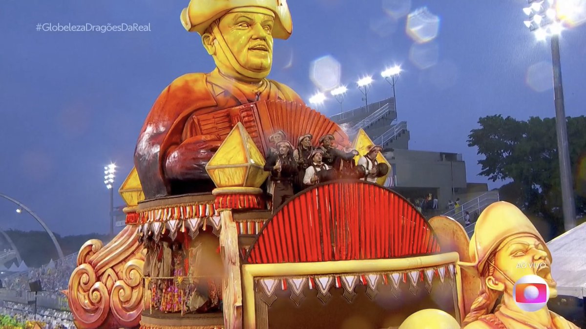 somosaopaulinos's tweet photo. Que lindo desfile da Dragões da Real, escola ligada ao São Paulo, de baixo de chuva e encerrando o dia de Carnaval em grande estilo.

O enredo foi “Paraiso Paraibano — João Pessoa, a Porta do Sol das Américas", que fala a história da capital da Paraíba. EM BUSCA DO TÍTULO! 🐉🇾🇪 https://t.co/y9SEgK7FcO