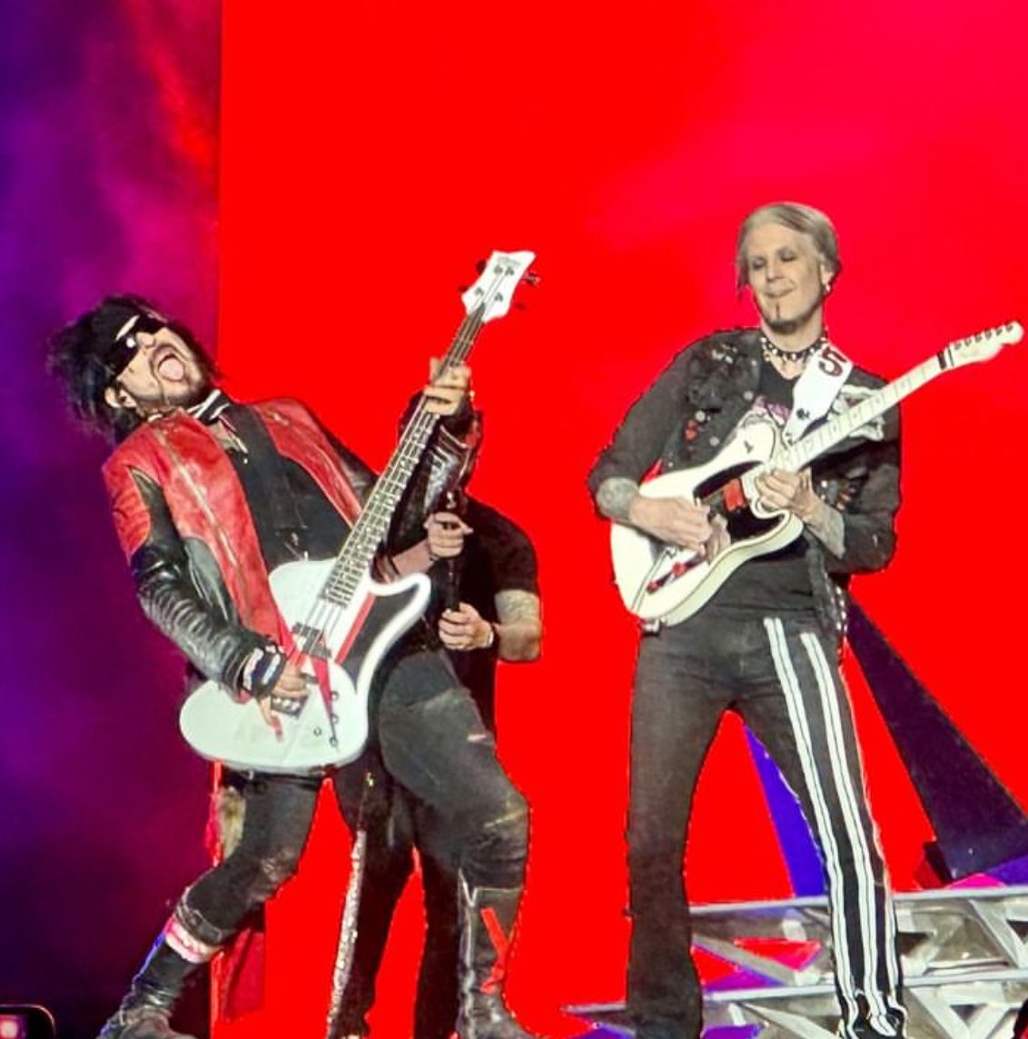 john5guitarist's tweet photo. Thank you Mexico City. We will never forget you!
📸 by Brett Boggs
⁦@MotleyCrue⁩ ⁦@NikkiSixx⁩ ⁦@MrTommyLand⁩ ⁦@thevinceneil⁩ #John5
#MotleyCrue #TheWorldTour https://t.co/ZOS97vlk2i