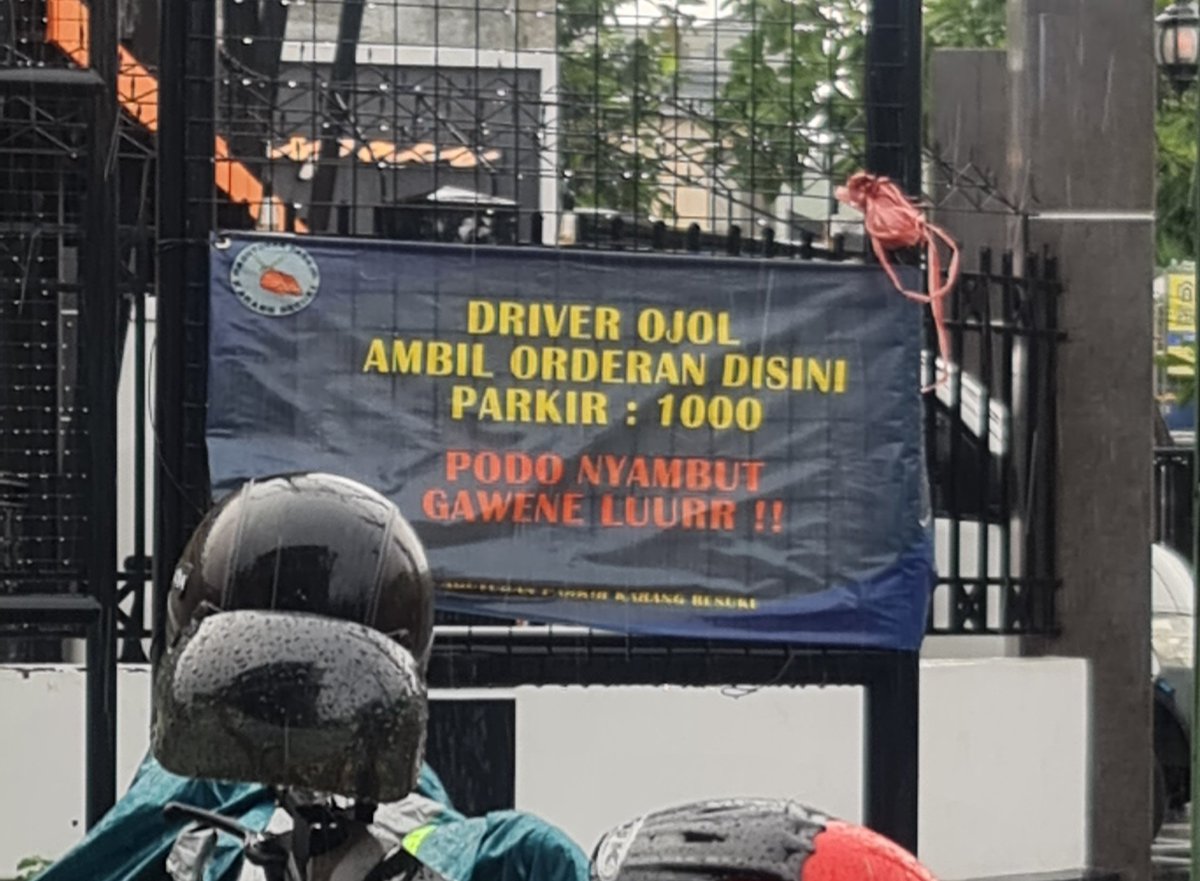 tukangmotoMLG's tweet photo. Ojol sek bondo bensin karo servis motor. Lah kon bondo opo? Awe awe tok?
Nyambut gawe ambe nyambut motor ga podo lurrr
@infomalang @yusufgunawan https://t.co/zBmIKmMXEw