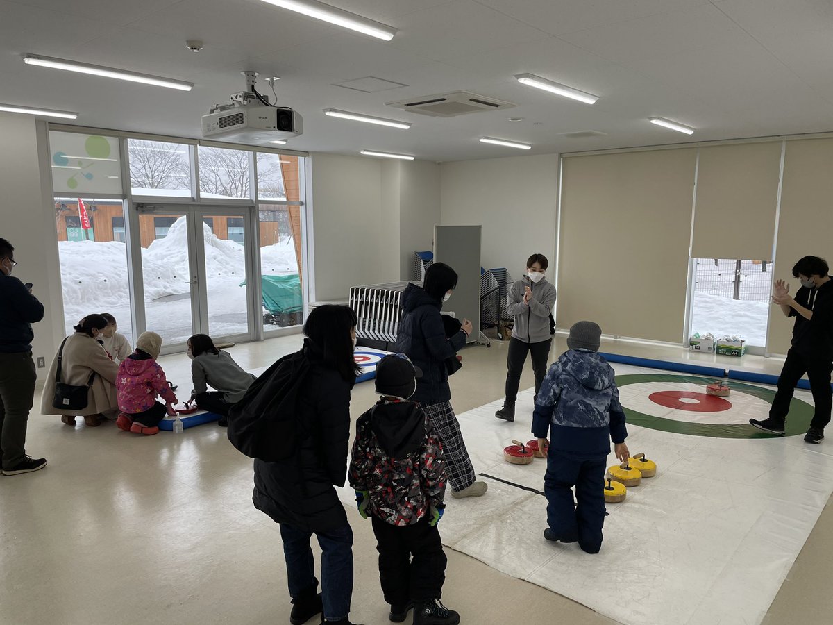 sh164ykr's tweet photo. 今日はブランチ札幌月寒にてウインタースポ���ツフェスを開催しました。たくさんの子供達にご来場いただきました。ありがとうございました😊
#ブランチ札幌月寒 
#札幌カーリング協会 https://t.co/8KkIZWTiKk