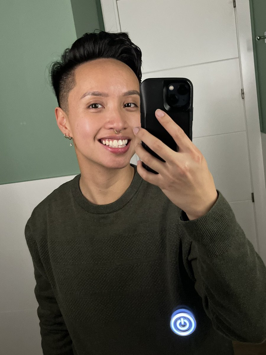 lilnicool's tweet photo. myspace era mirror selfies come out after a few drinks https://t.co/udFgE4iLIM