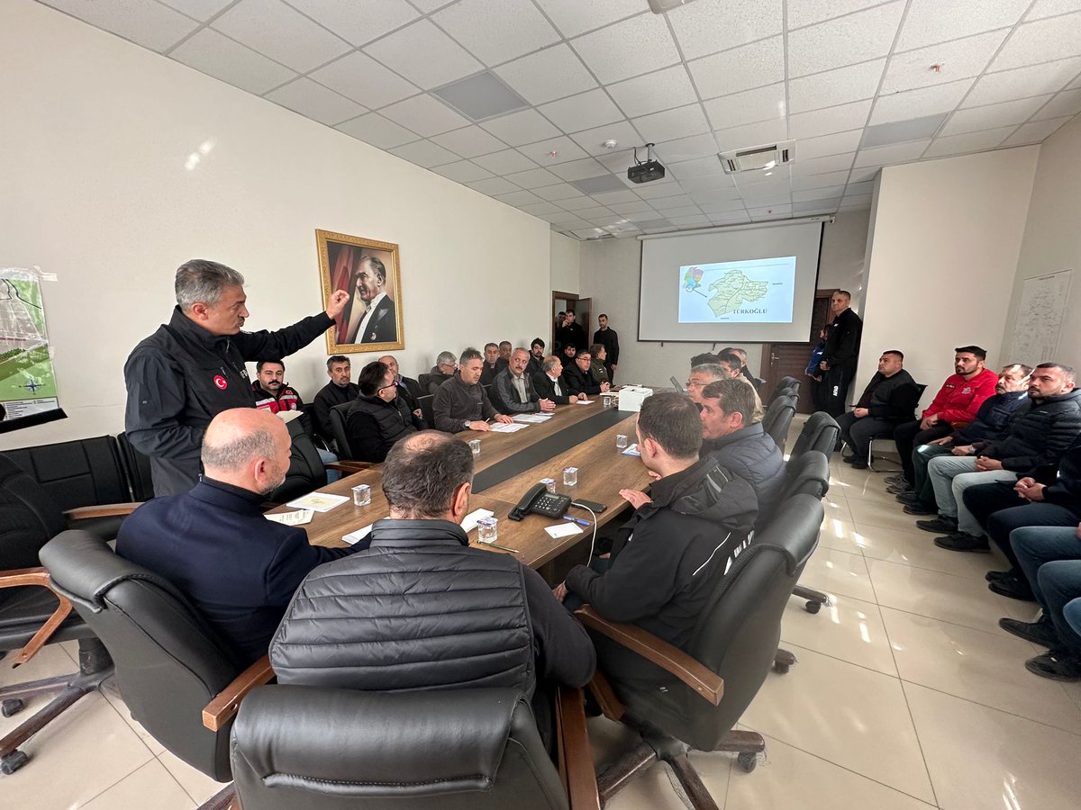 TC_icisleri's tweet photo. Bakanımız Sn. @suleymansoylu'nun başkanlığında Kahramanmaraş Türkoğlu'nda, Afet Koordinasyon ve Değerlendirme Toplantısı gerçekleştiriliyor https://t.co/yjMl12Q5CF