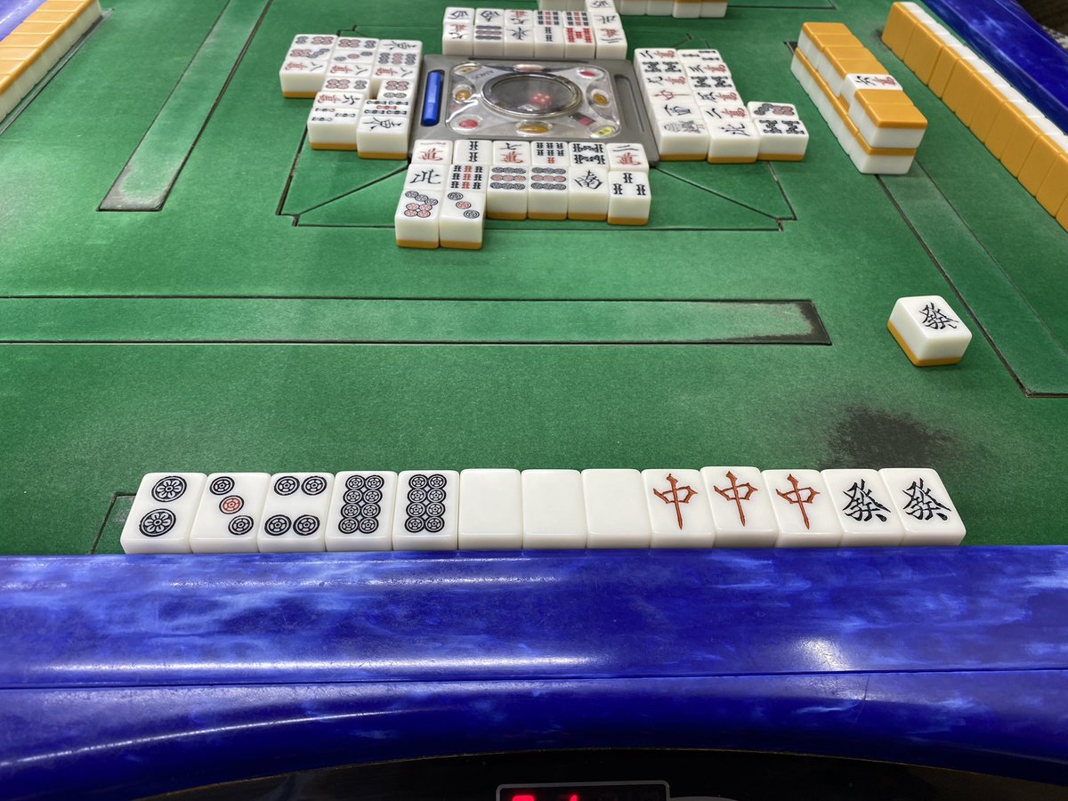 Sendenjp's tweet photo. 人生初、鳴かずの大三元（ロン）で逆転しました。しかも混一色🀄️
配牌は發發中白でしたが、育て上げました。 https://t.co/qItKXWCVLg