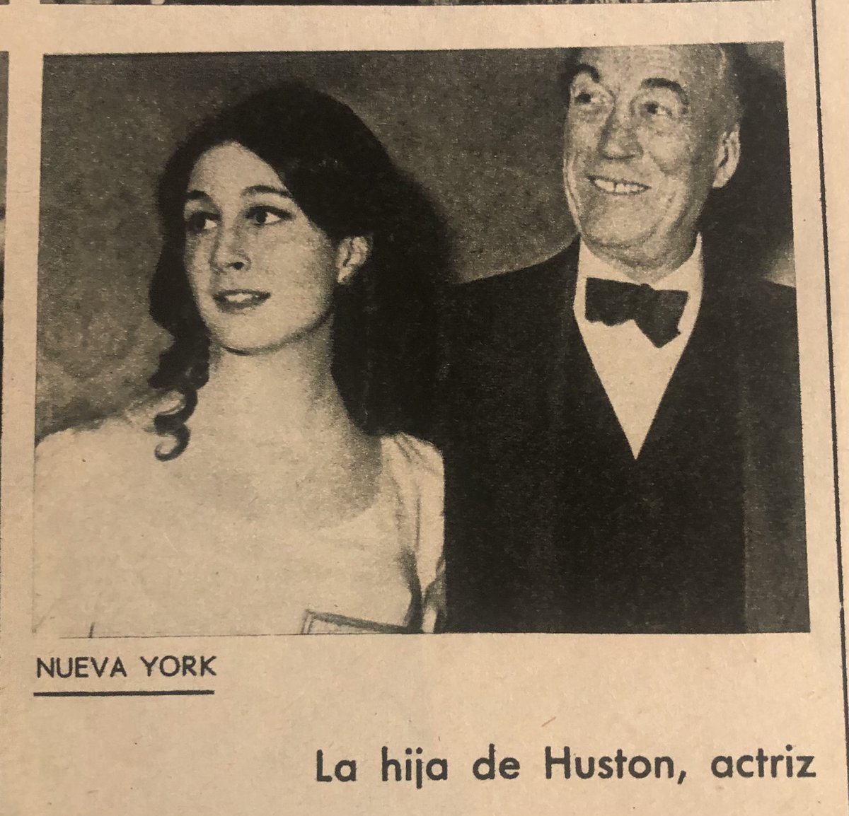 #AnjelicaHuston (con 16 años) y #JohnHuston.