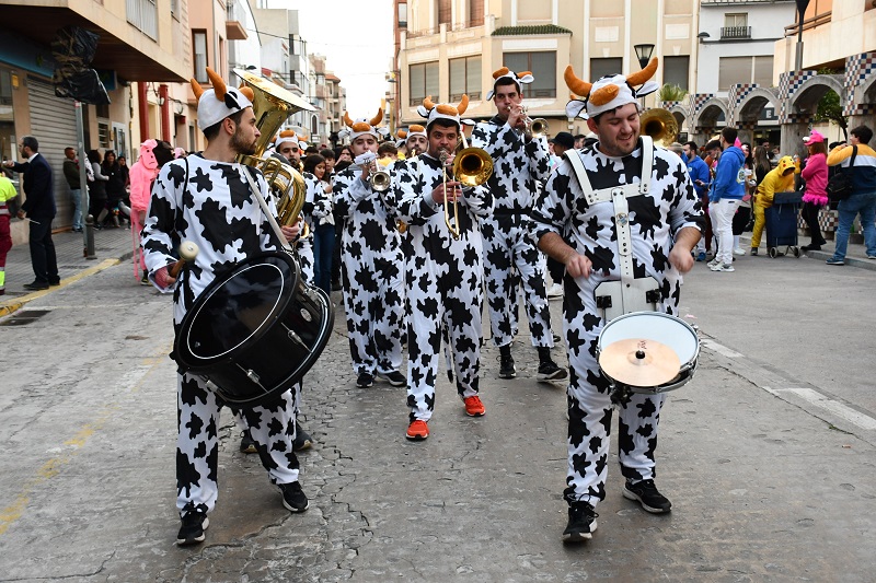 revistapoble's tweet photo. El Carnestoltes plena de color els carrers de #Vila_real.

https://t.co/D4TwX6GD2i https://t.co/wmDUIFr5pW