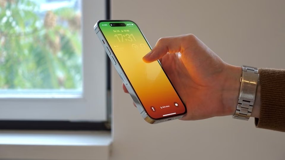 techiekiran_'s tweet image. The latest iOS 16 update has even more exciting features for iPhone users! Get ready for over 30 new emojis to help you express yourself better. #iPhoneEmojis #iOS16update #UpgradeYourPhone #MoreEmojiOptions #techiekiran