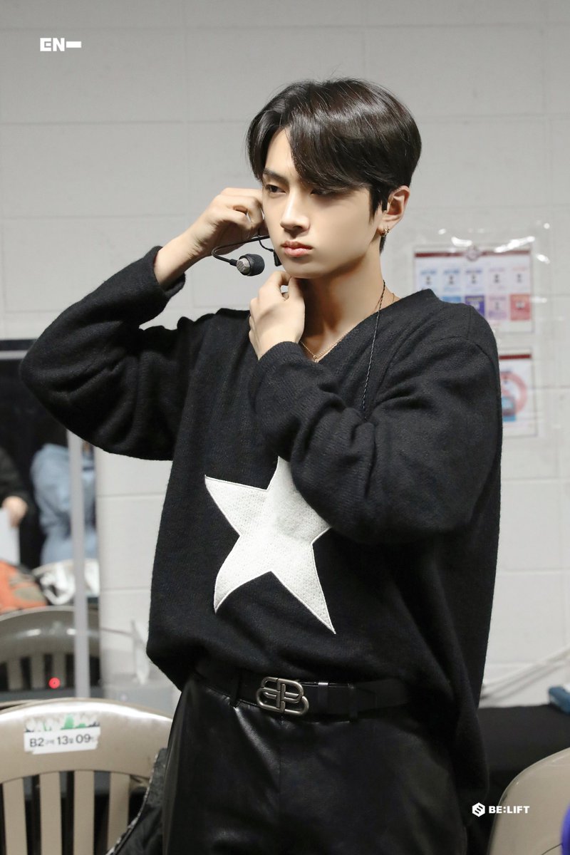Duxxxde's tweet photo. 옆모습 조타. . 
입체적인데 입술은 진짜귀여움 https://t.co/TOq2u6ZgvA