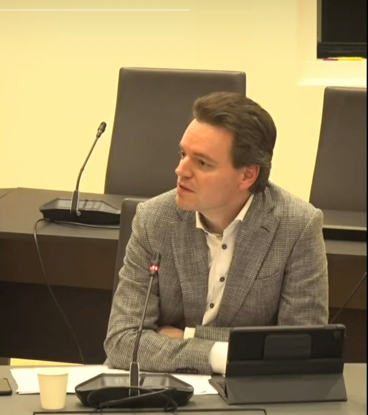 Zeister gemeenteraadsleden aan het woord. Dit keer: <a href="/MarcoHuijben/">Marco Huijben</a> (<a href="/VVDZeist/">VVD Zeist</a>): "Ik vind dat we er in Zeist trots op mogen zijn dat we de financiële huishouding zo goed op orde hebben, waardoor we een stootje kunnen hebben."
Lees zijn verhaal hier: zeistermagazine.nl/raadslidaanhet…