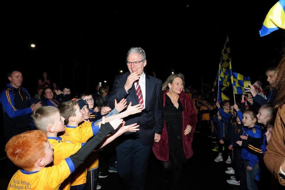 Armagh_GAA's tweet photo. What a welcome home 💙💛🧡
Family, friends, clubs, county and Gaels across the province gathered to welcome Jarlath, Uachtarán Tofa back home to @SilverbridgeGAA 

#BackBurns https://t.co/kKleVigS21