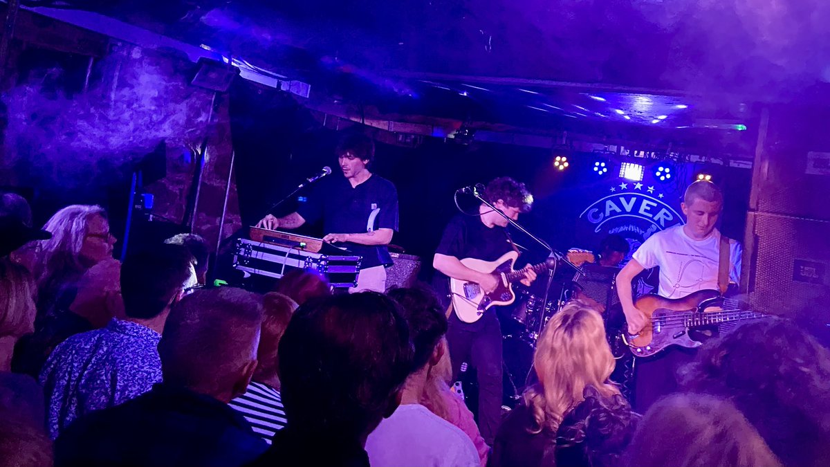 Cracking night ⁦<a href="/ExeterCavern/">Cavern</a>⁩ with ⁦<a href="/pbemusic/">Pale Blue Eyes</a>⁩ and 2nd time watching ⁦<a href="/mdrakehshake/">Mandrake Handshake</a>⁩, great to see ⁦@pippawragg⁩ performing in Silk Cuts