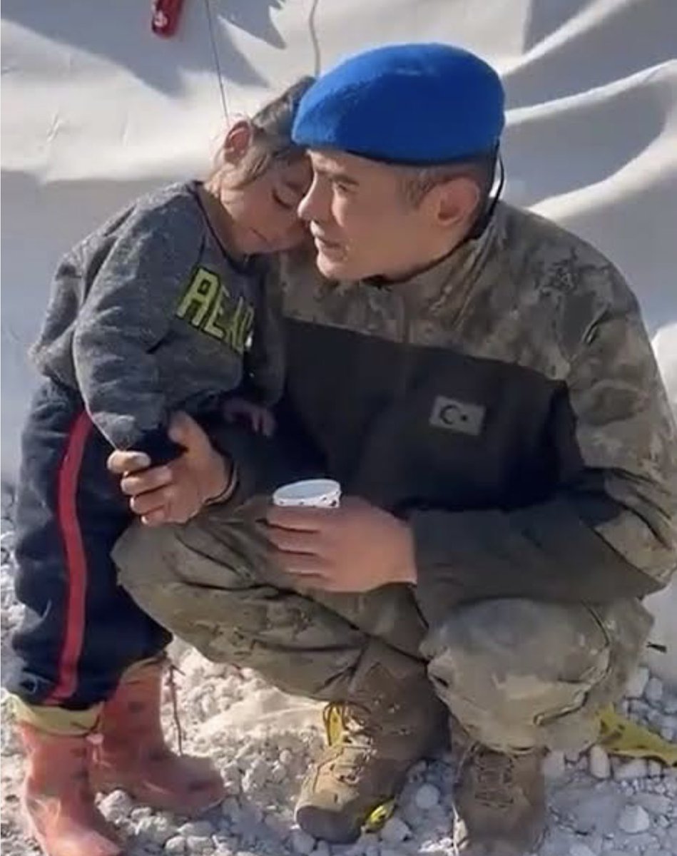 Seyreden birimisin ? Yoksa omuz veren mi?Yoksa başını çevirip yoluna giden mi?