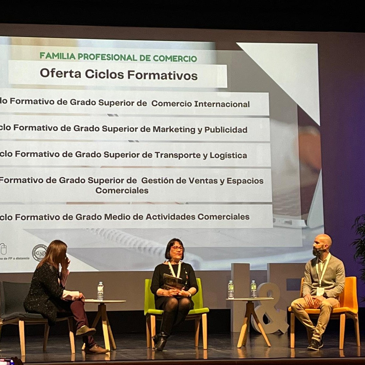 El <a href="/IESAMachado/">IES Antonio Machado</a> participando en las #JornadasInnovacionyFormacionFP con un proyecto sobre Vehículos aeroportuarios y aeronaves de la #FPelectricidadyelectronica en colaboración con #EINSA y una mesa redonda sobre #FPdistancia
#estudiaenelMachado #FP #FormacionProfesional