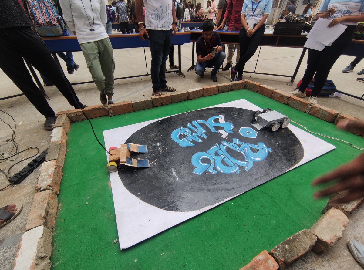 Ureckon_Uemk's tweet photo. Another blockbluster event of Ureckon is going on .... 
Yes guys..... ROBO SUMO..🔥🔥🔥

#robosumo #ureckon #uem #experiencelimitless https://t.co/JoQC4LIGzw
