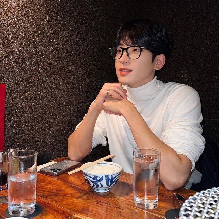 ㅤ
ㅤ
          ( 聖臣 )  23 FEB 19
          S N S  U P D A T E

          — took a bowl of hot ramen
               in a cold sunday evening. 
ㅤ
ㅤ