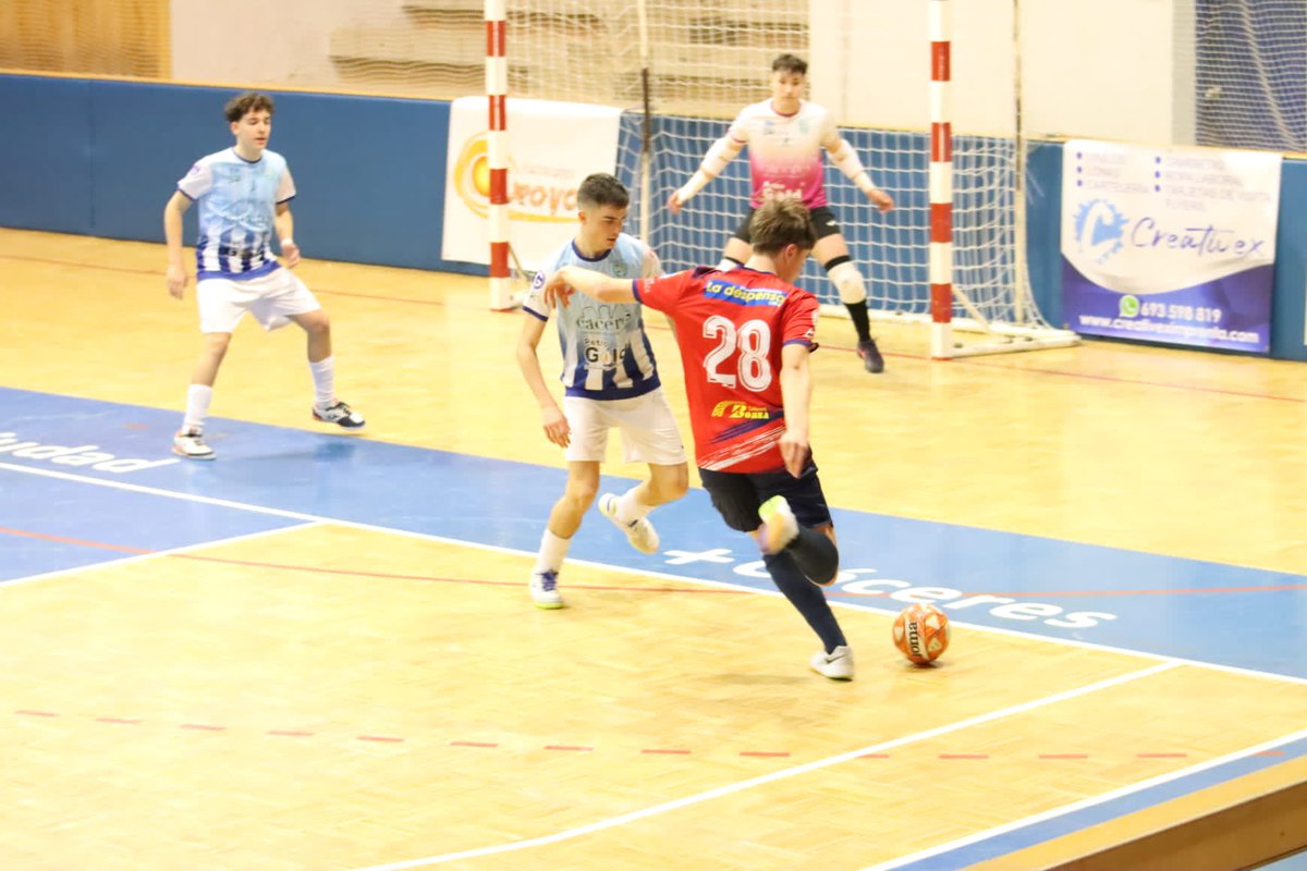 Moprisala_2's tweet photo. 🏆 Juvenil Div Honor
📆 Jorn. 20
San José Cáceres 4-7 MOPRISALA Olías
⚽⚽⚽⚽ Alberto
⚽⚽ Alonso
⚽ Óscar
Importante triunfo de los de @ANTONIOTORRE35 en Cáceres antes de afrontar la decisiva cita ante Móstoles en casa el próximo Sábado 💪🏼 https://t.co/0fxd5DGemR