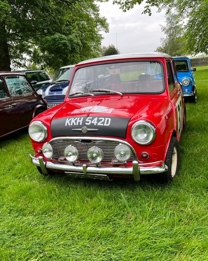 britishminiclub's tweet photo. Sunday Fun Day Some great photos from last year at Himley. Post up your favourite photos from our shows and beyond. 

Book your FREE entry for Concours and Show N Shine at Himley May 7th https://t.co/92W47DCaeY 

#classicmini #minifamily #britishminiclub #miniclassic #modernmini https://t.co/gG3naNfnsL